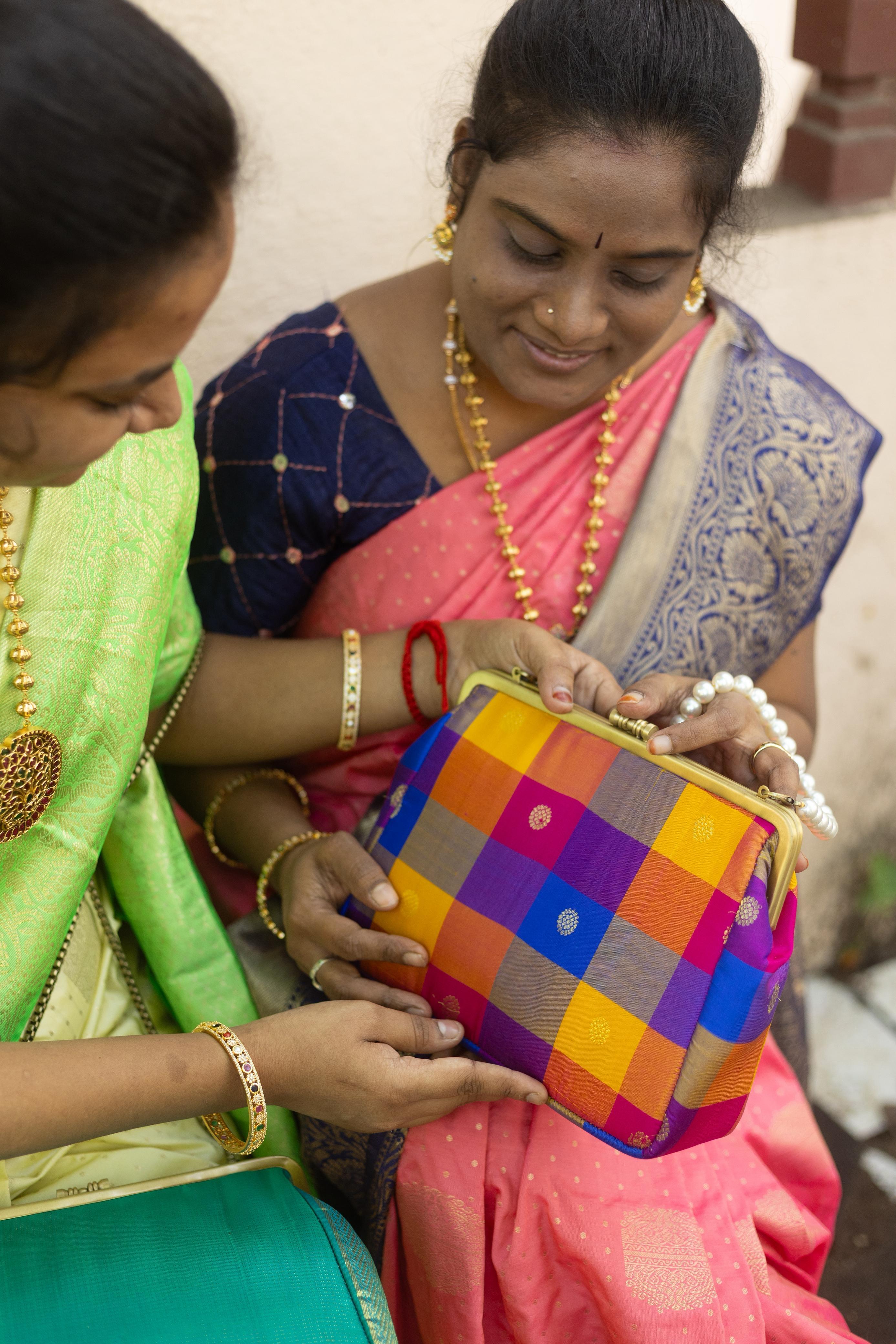 Jayalalitha Pallum pazhamum Big damru