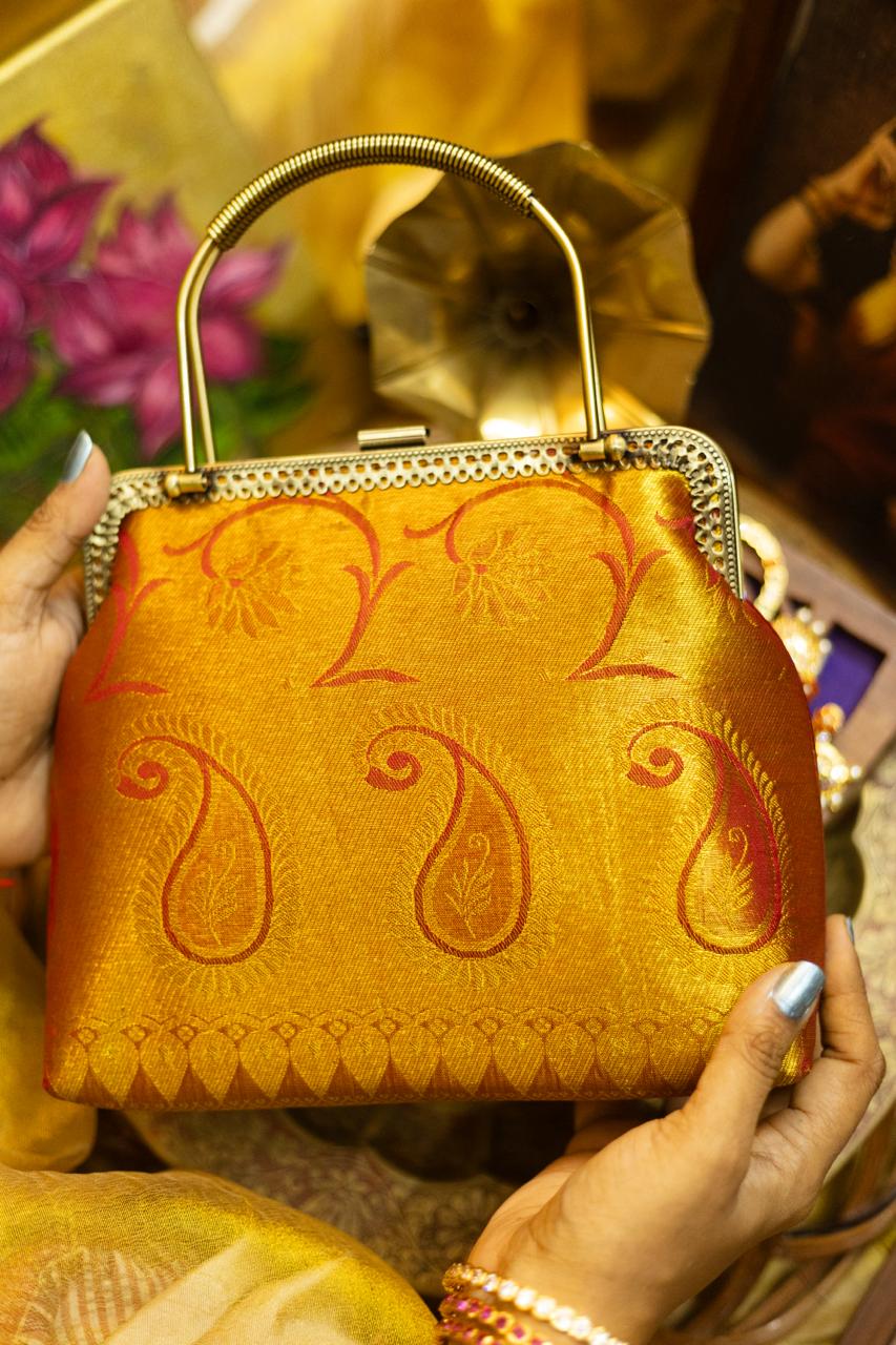 Thazampoo Kumkum and gold