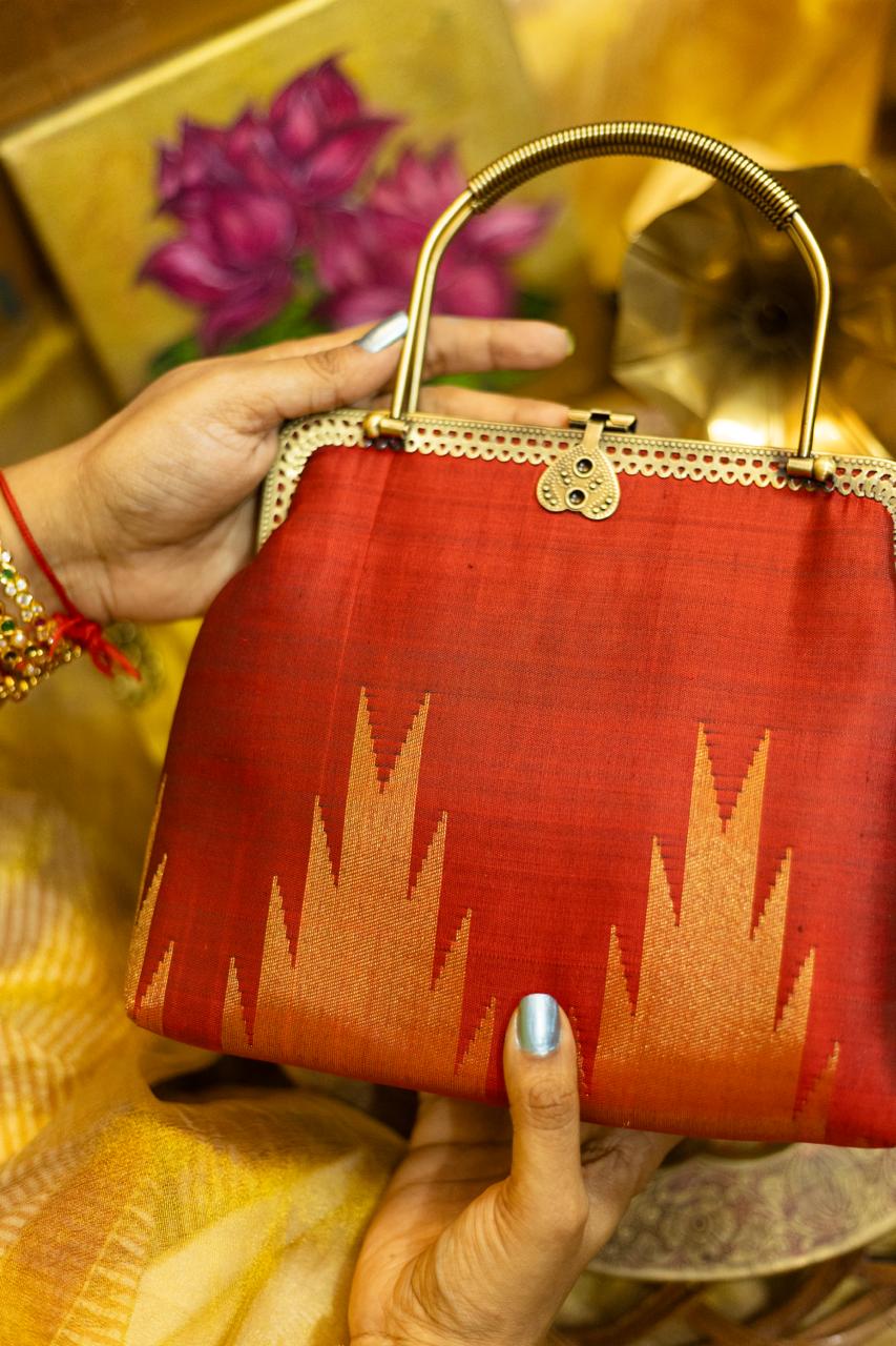 Thazampoo Kumkum and gold