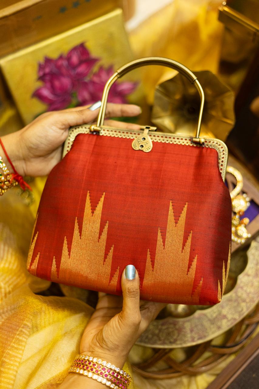 Thazampoo Kumkum and gold