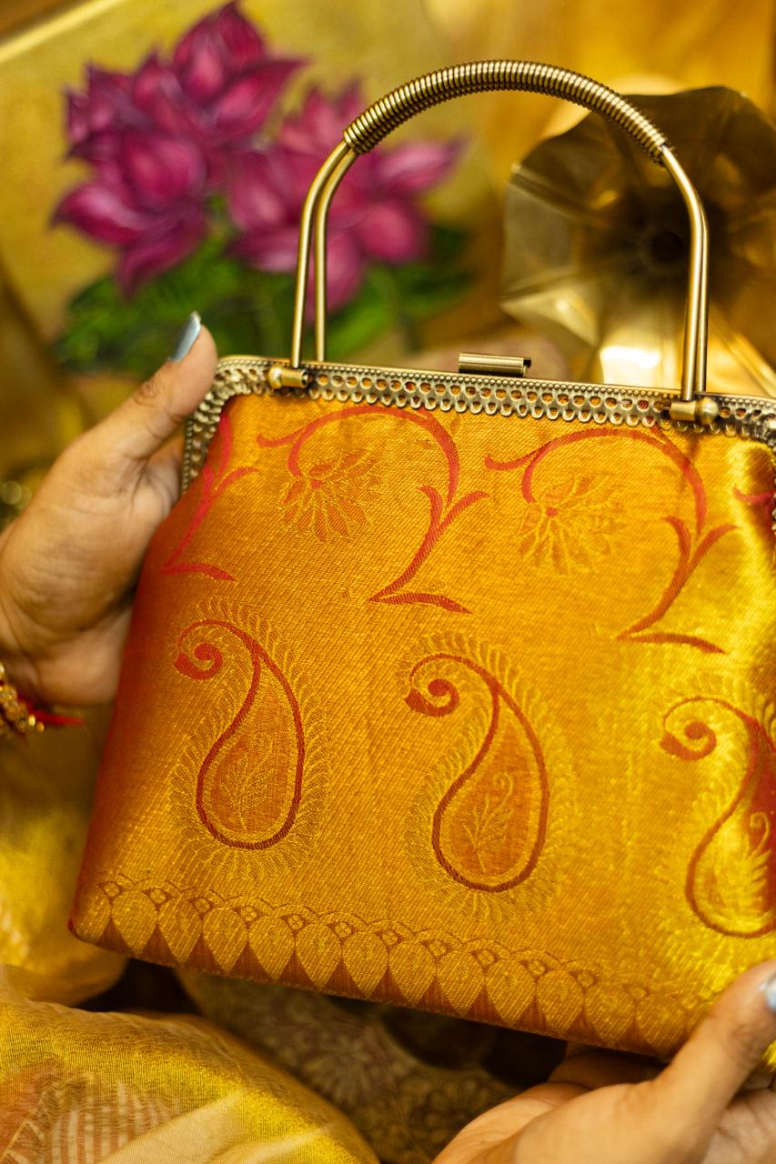 Thazampoo Kumkum and gold