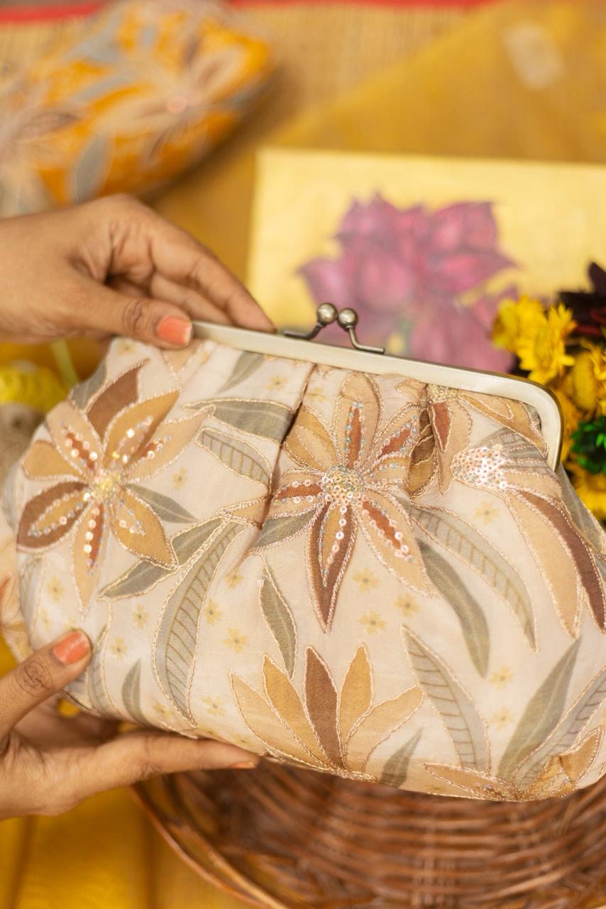 Crape beige leaf 🍁🍂