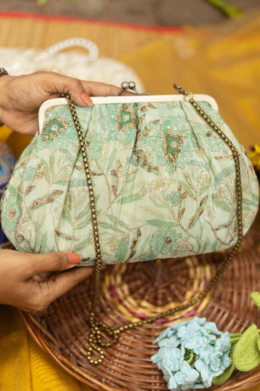 Crape the beautiful teal