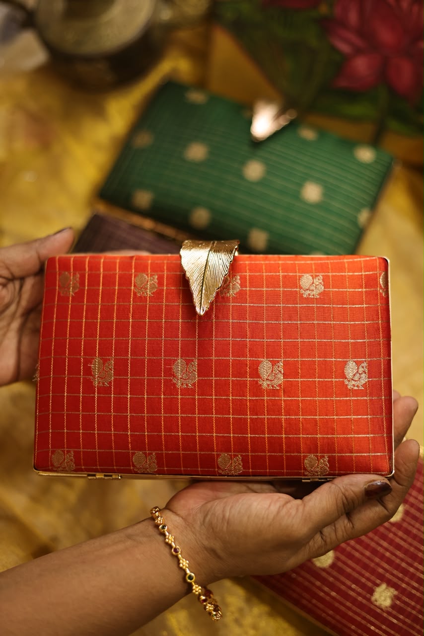 Orange mittai
