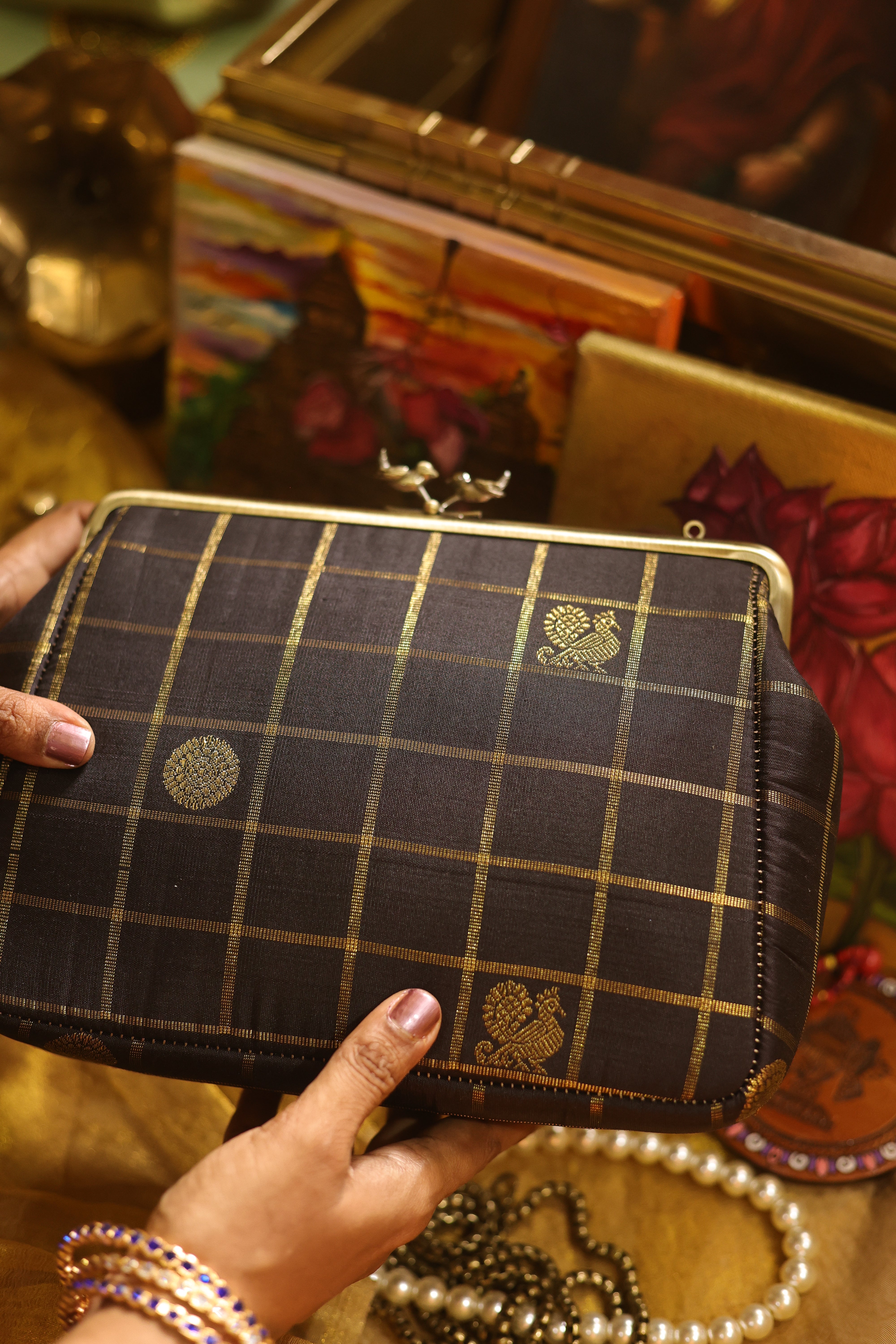 The annam chakram dark brown