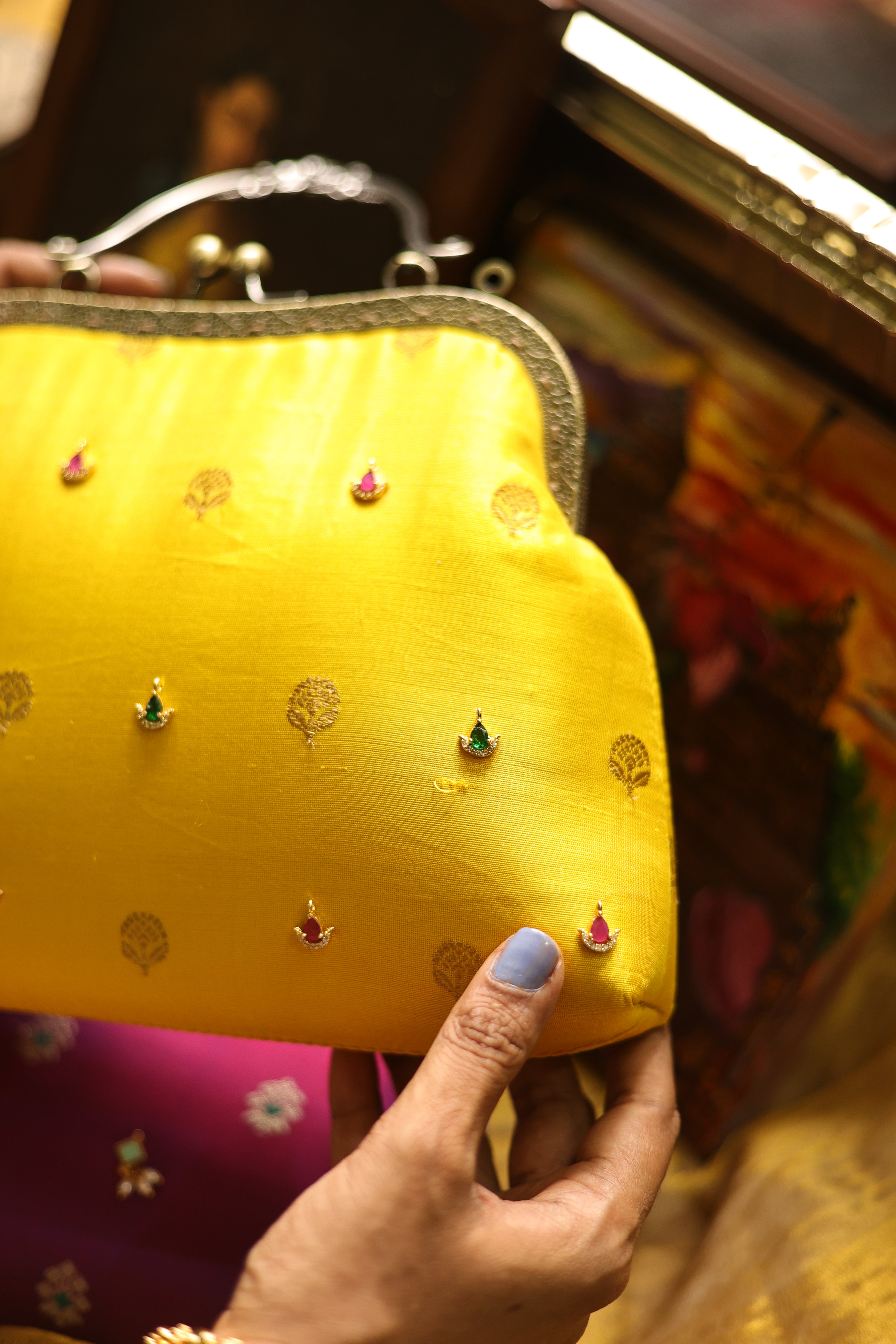 Poosu manjal bling
