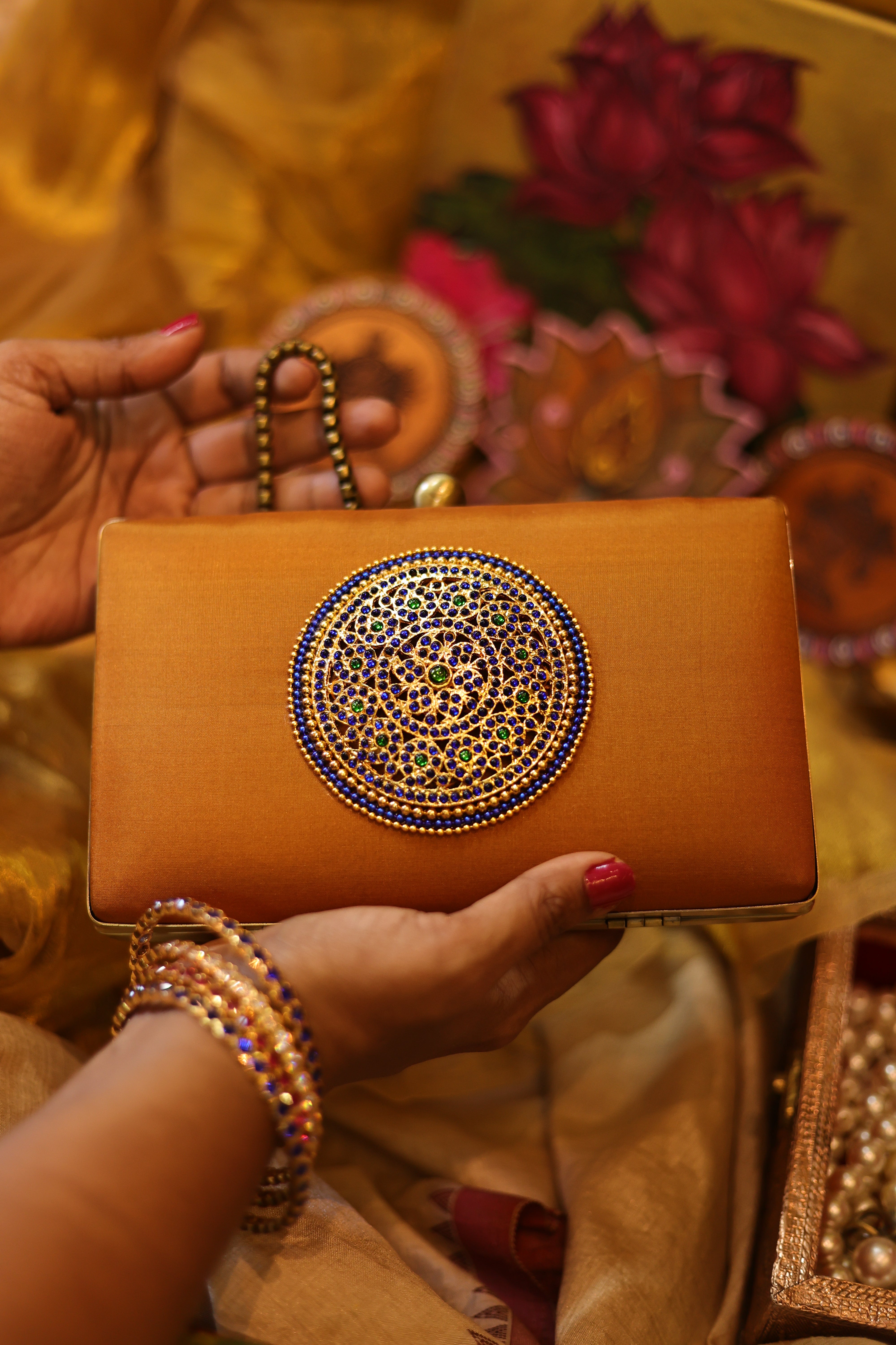 Burnt orange rakudi