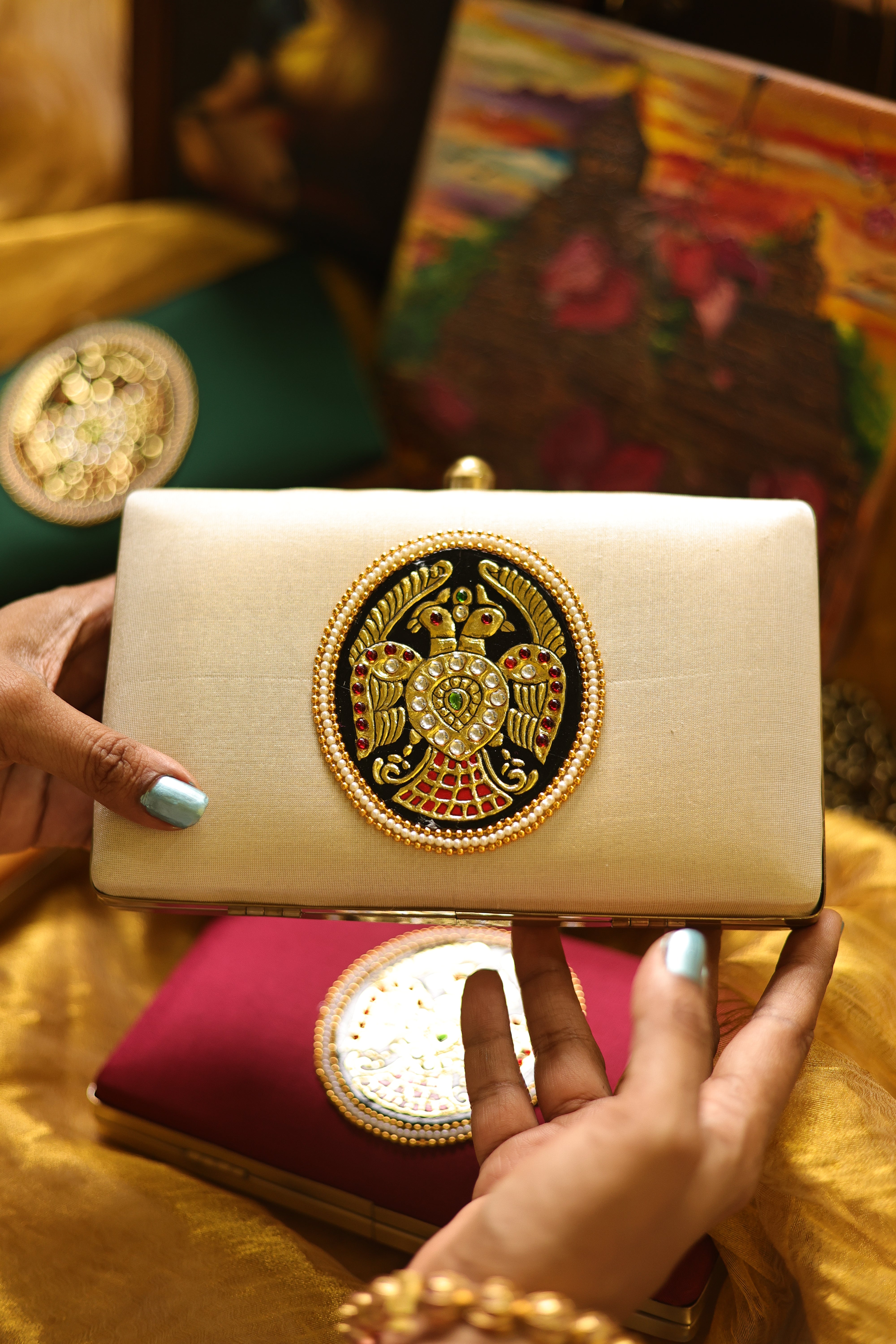 Gandaberunda Ven  pattu tissue