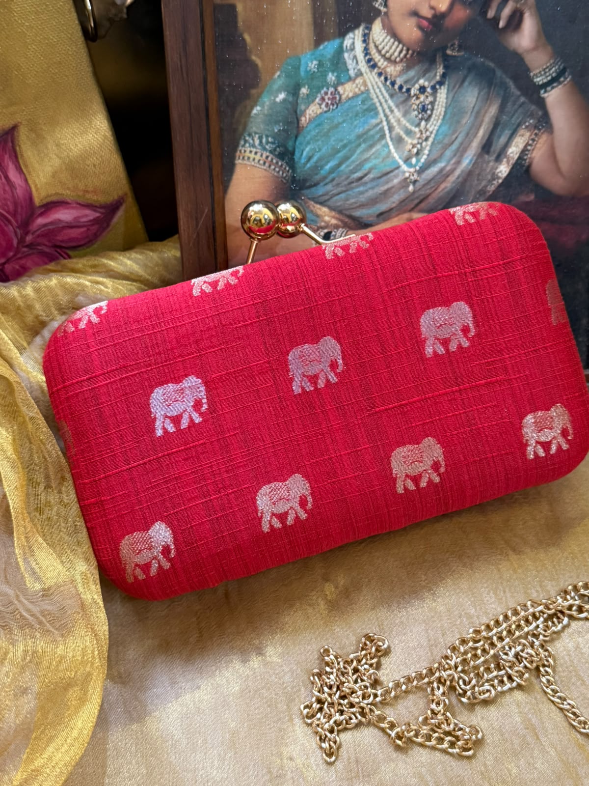 Red elephant🐘