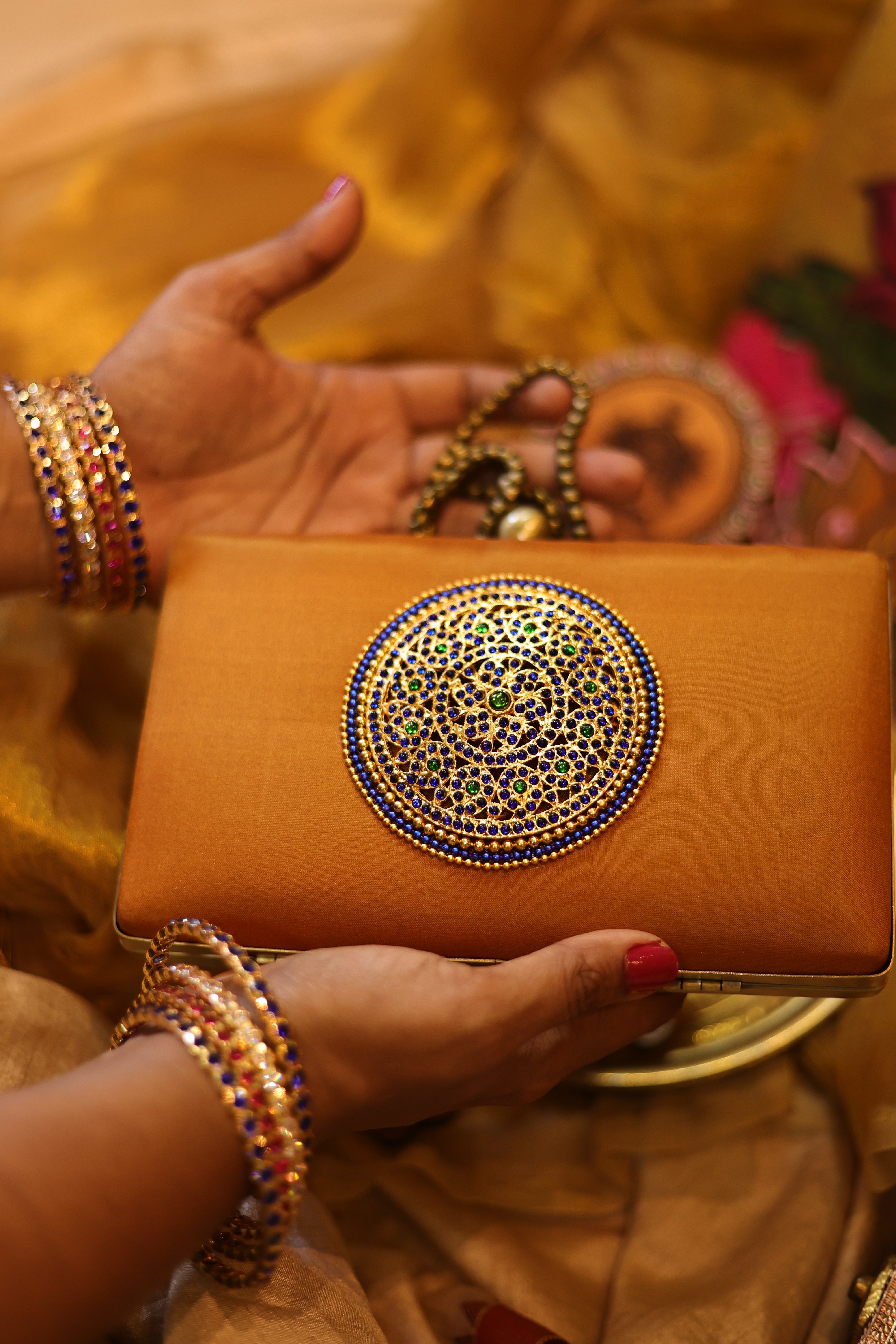 Burnt orange rakudi