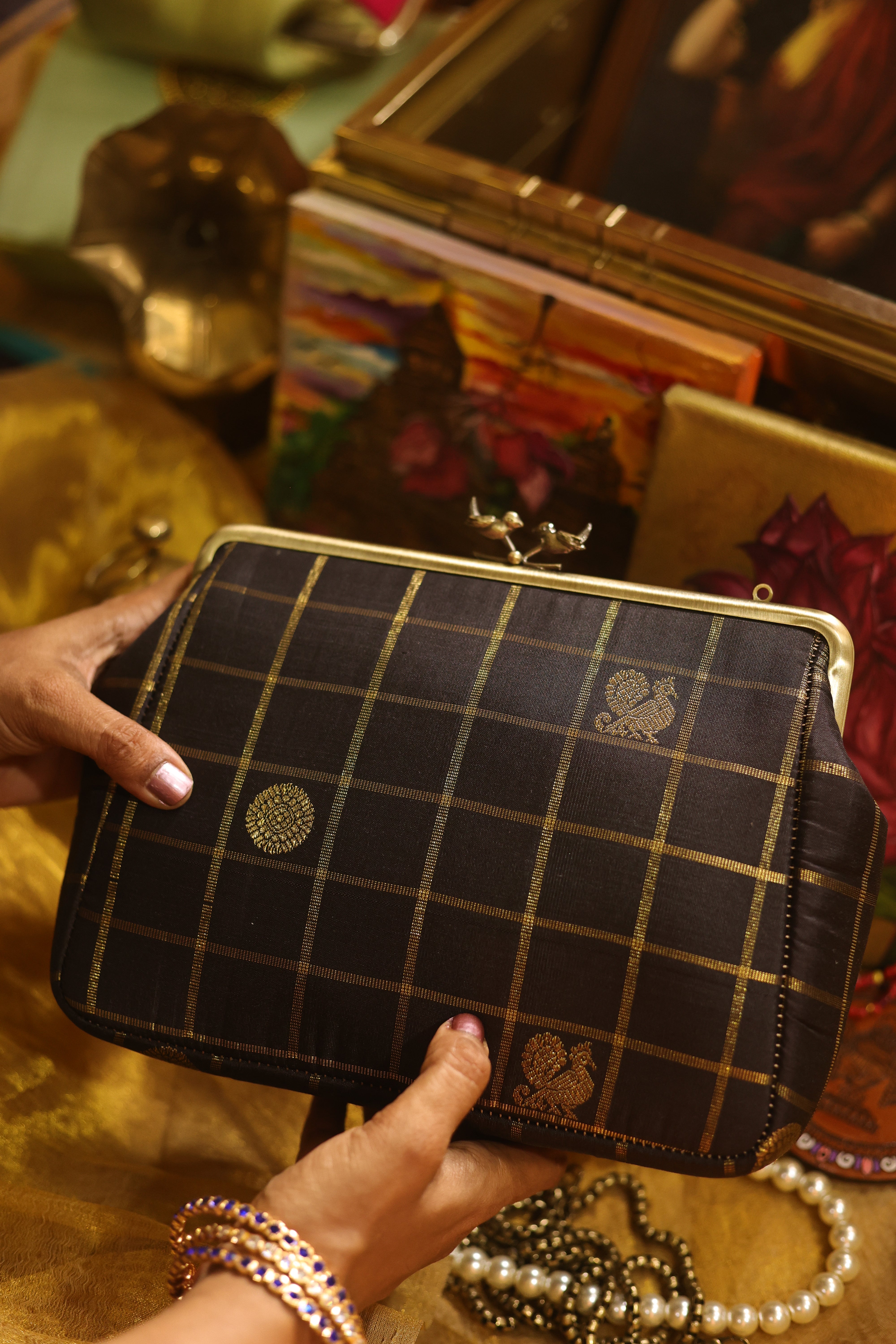 The annam chakram dark brown