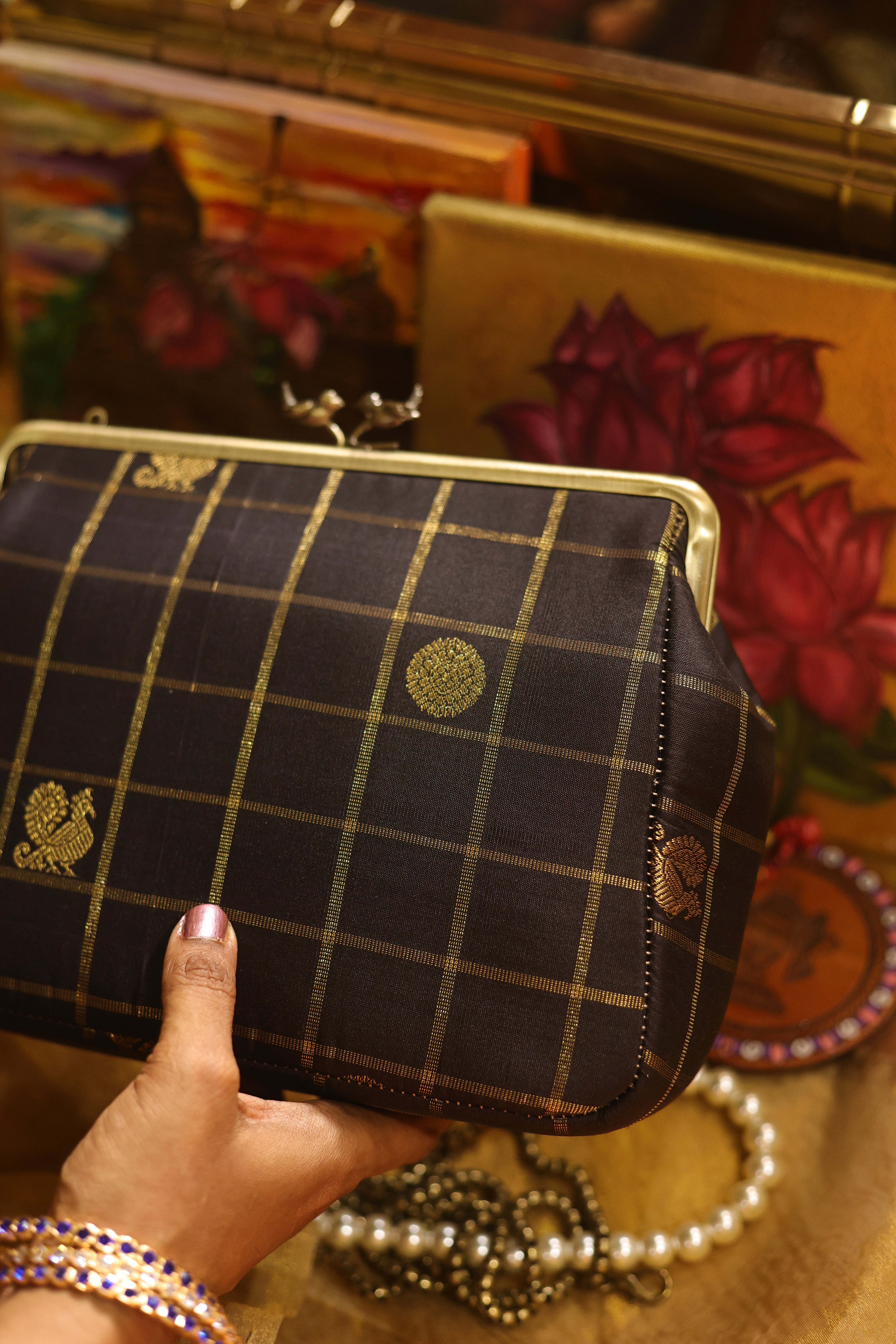 The annam chakram dark brown