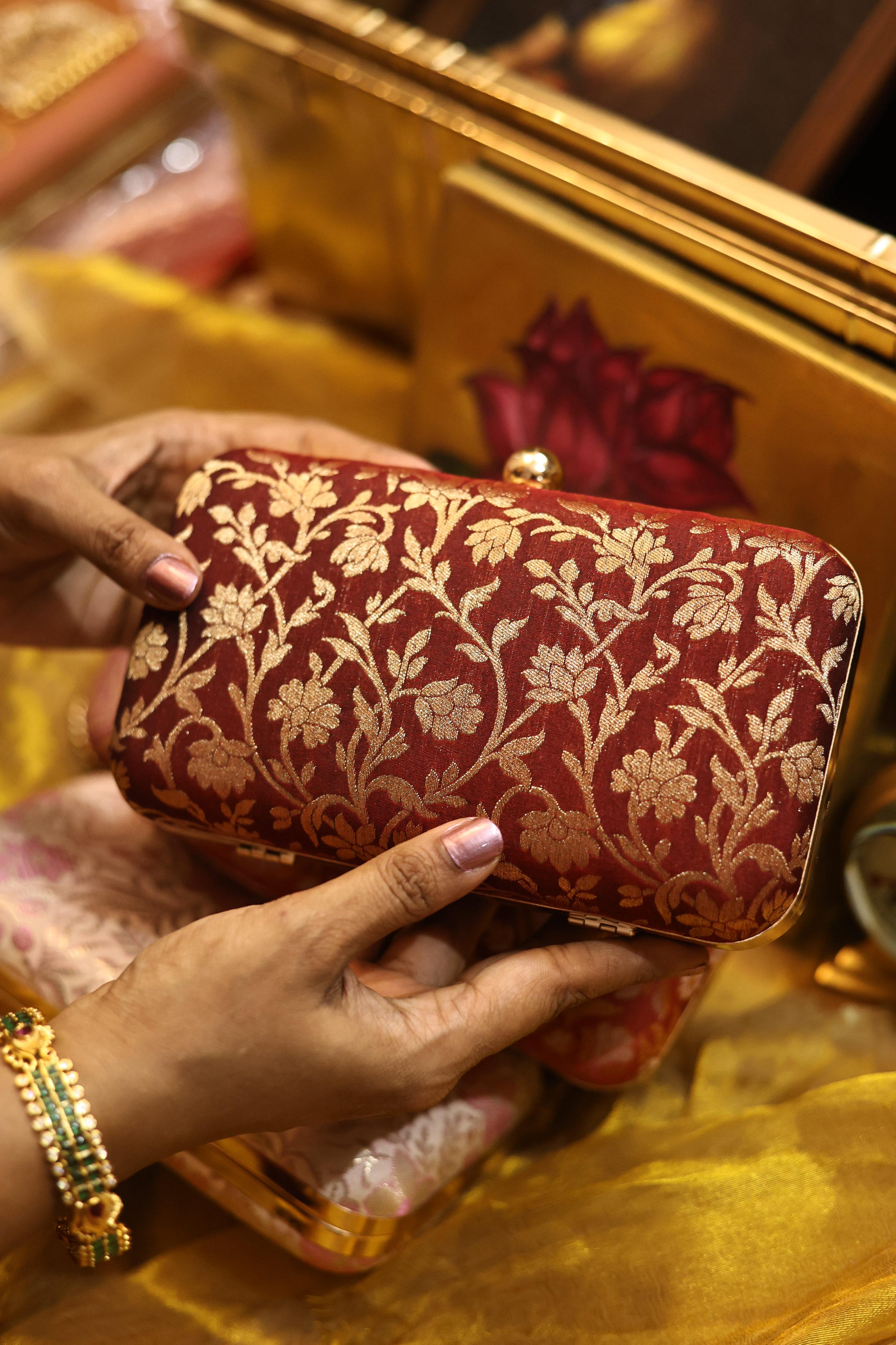Maroon creeper  clutch