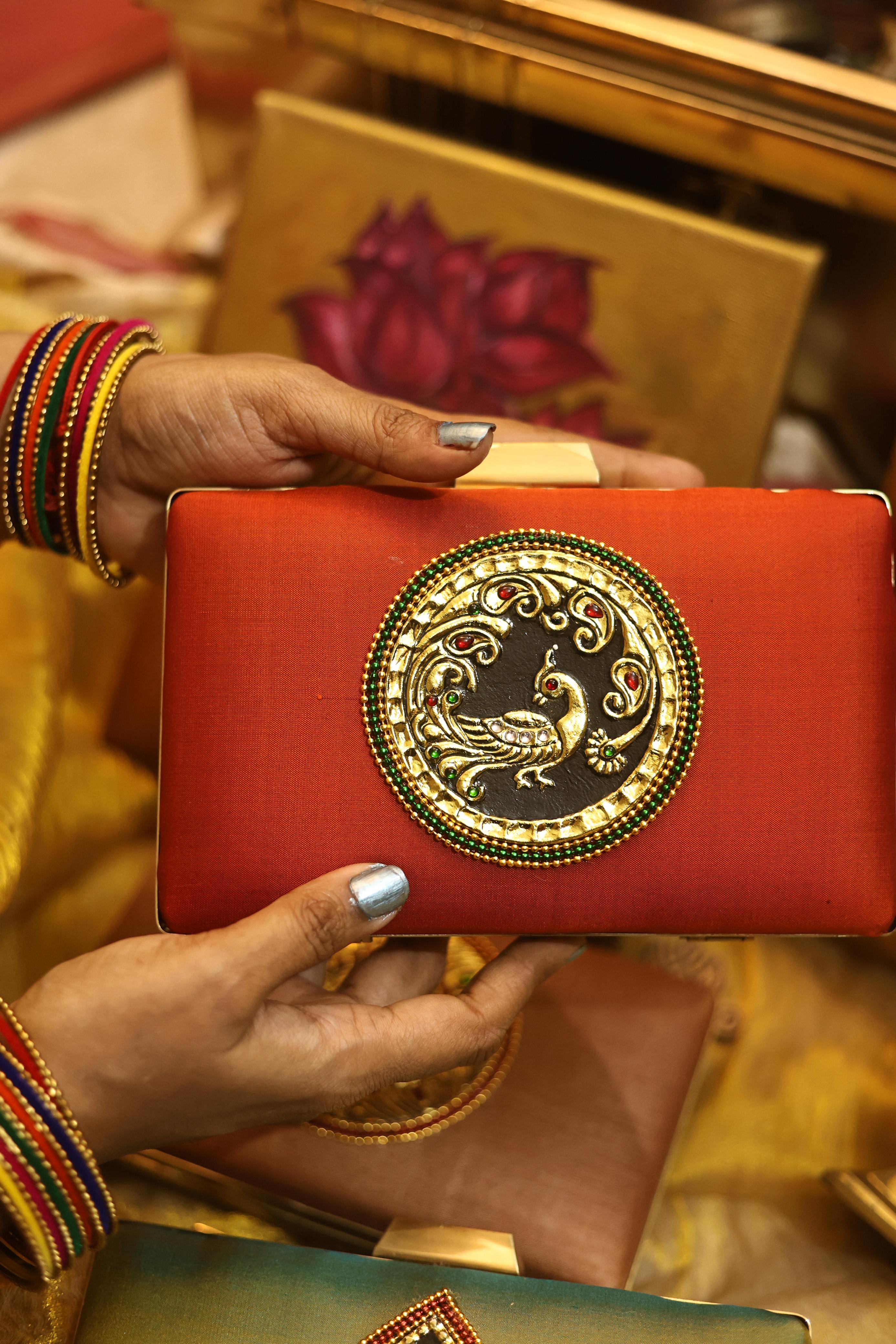 Single 🦚mayil brick red