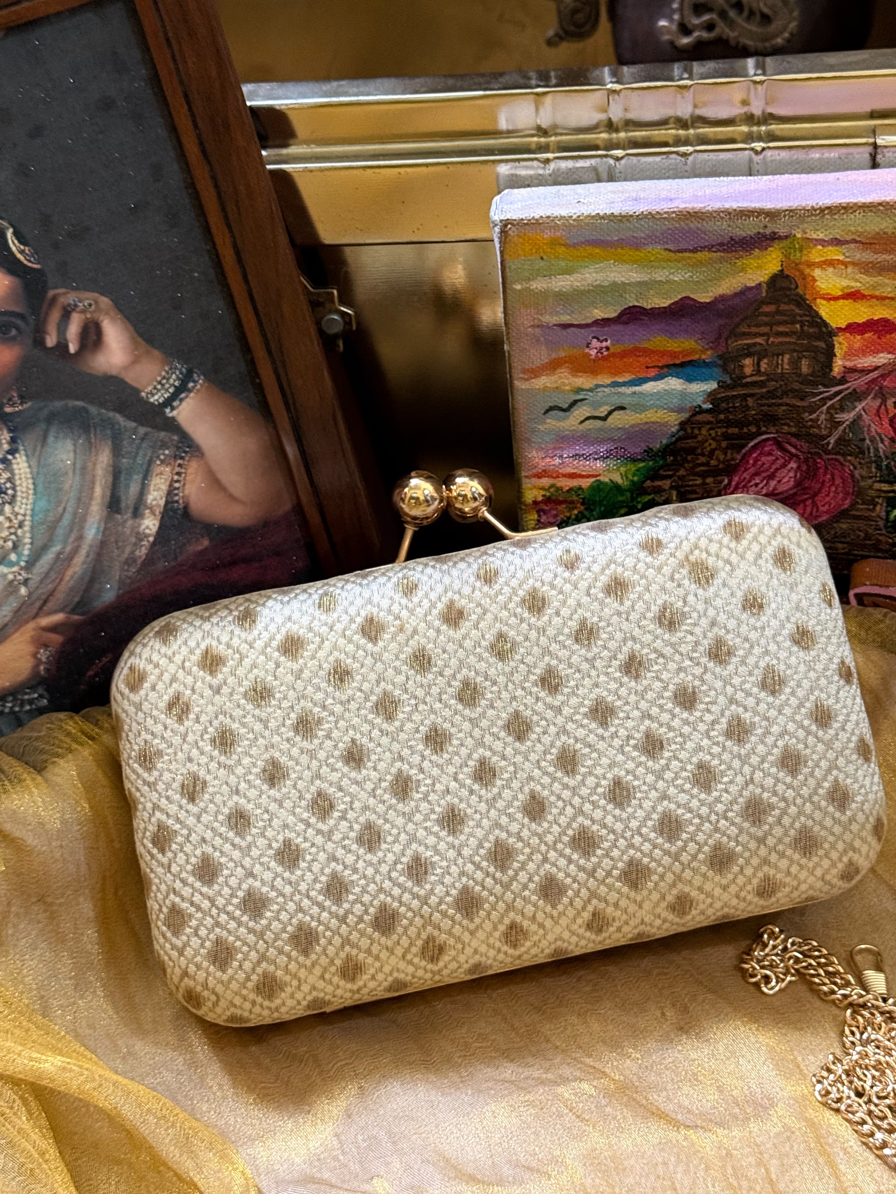 Offwhite and golden butti
