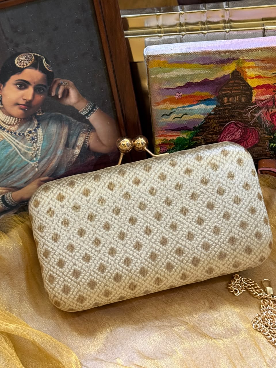 Offwhite and golden butti
