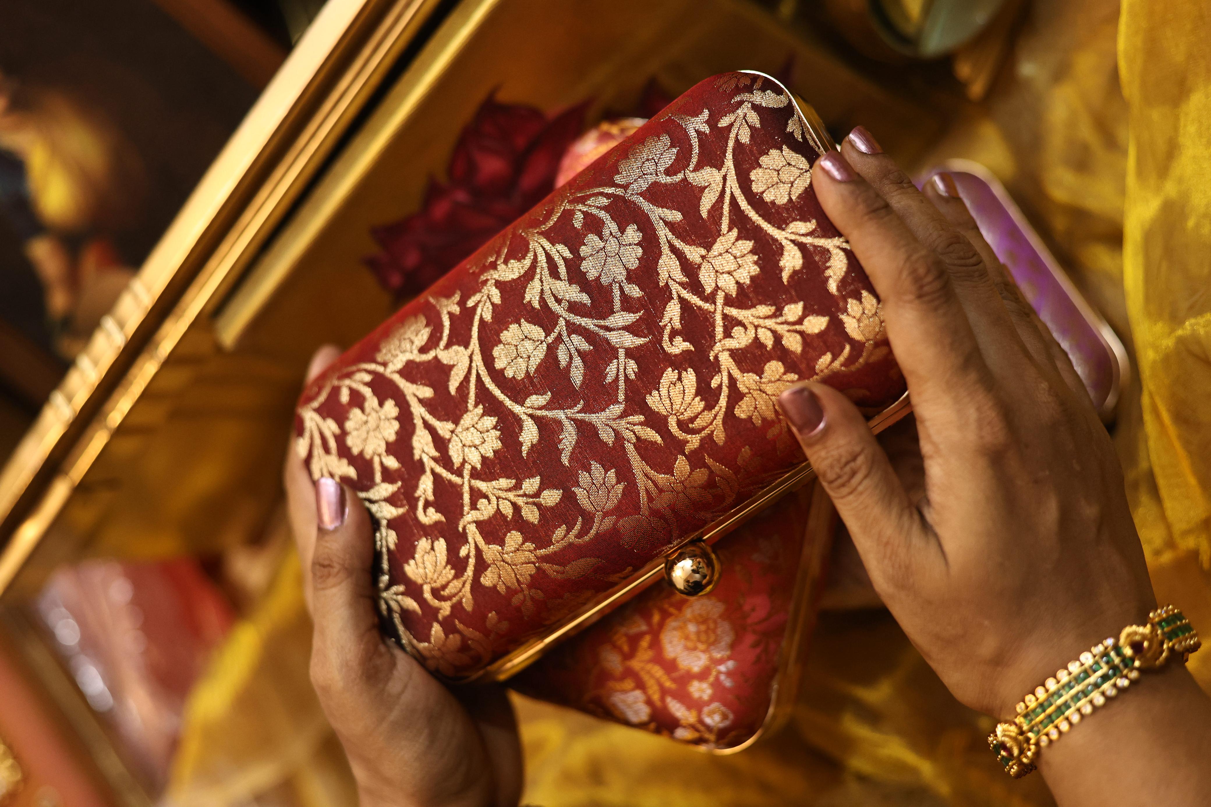 Maroon creeper  clutch