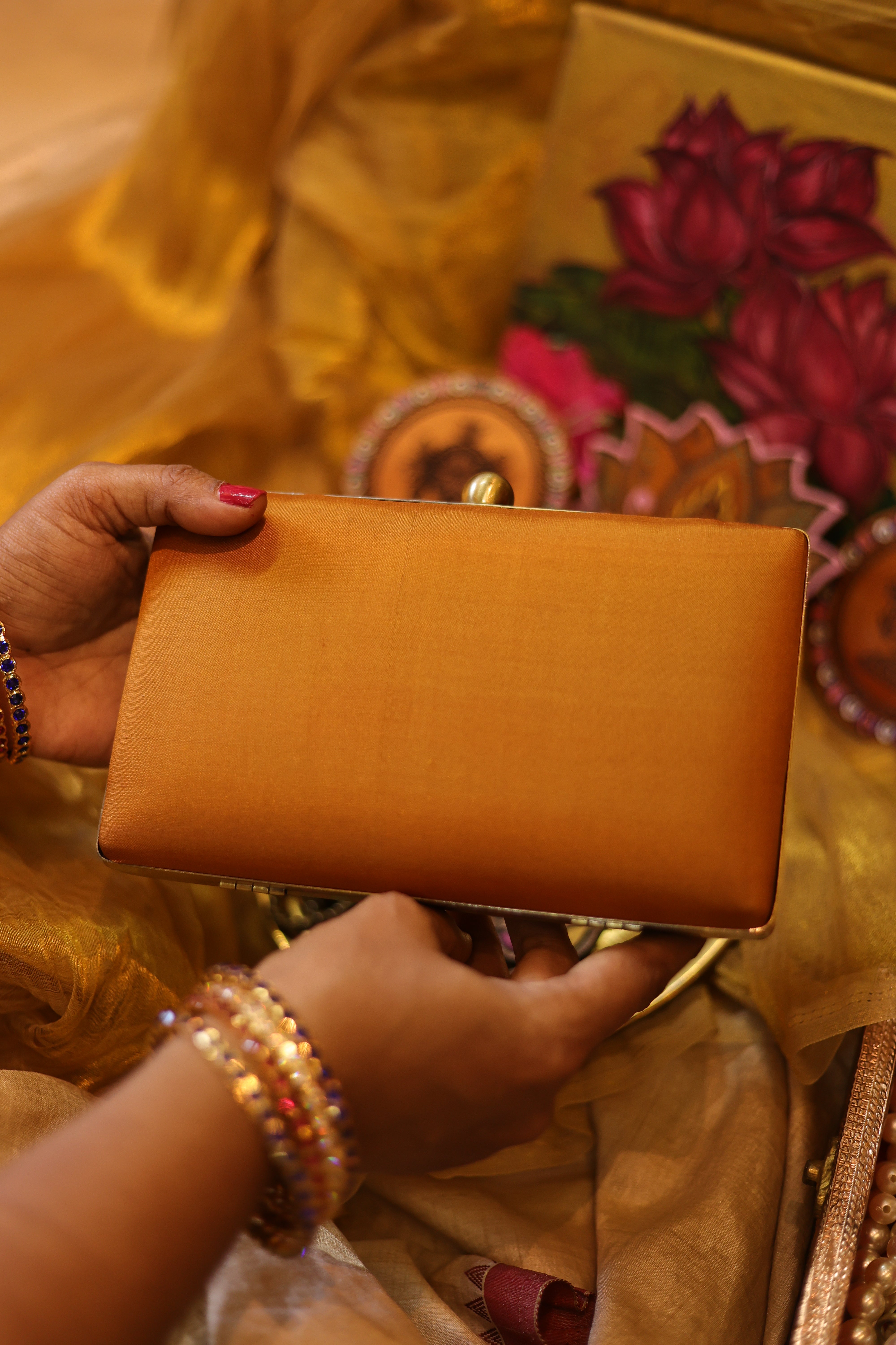 Burnt orange rakudi
