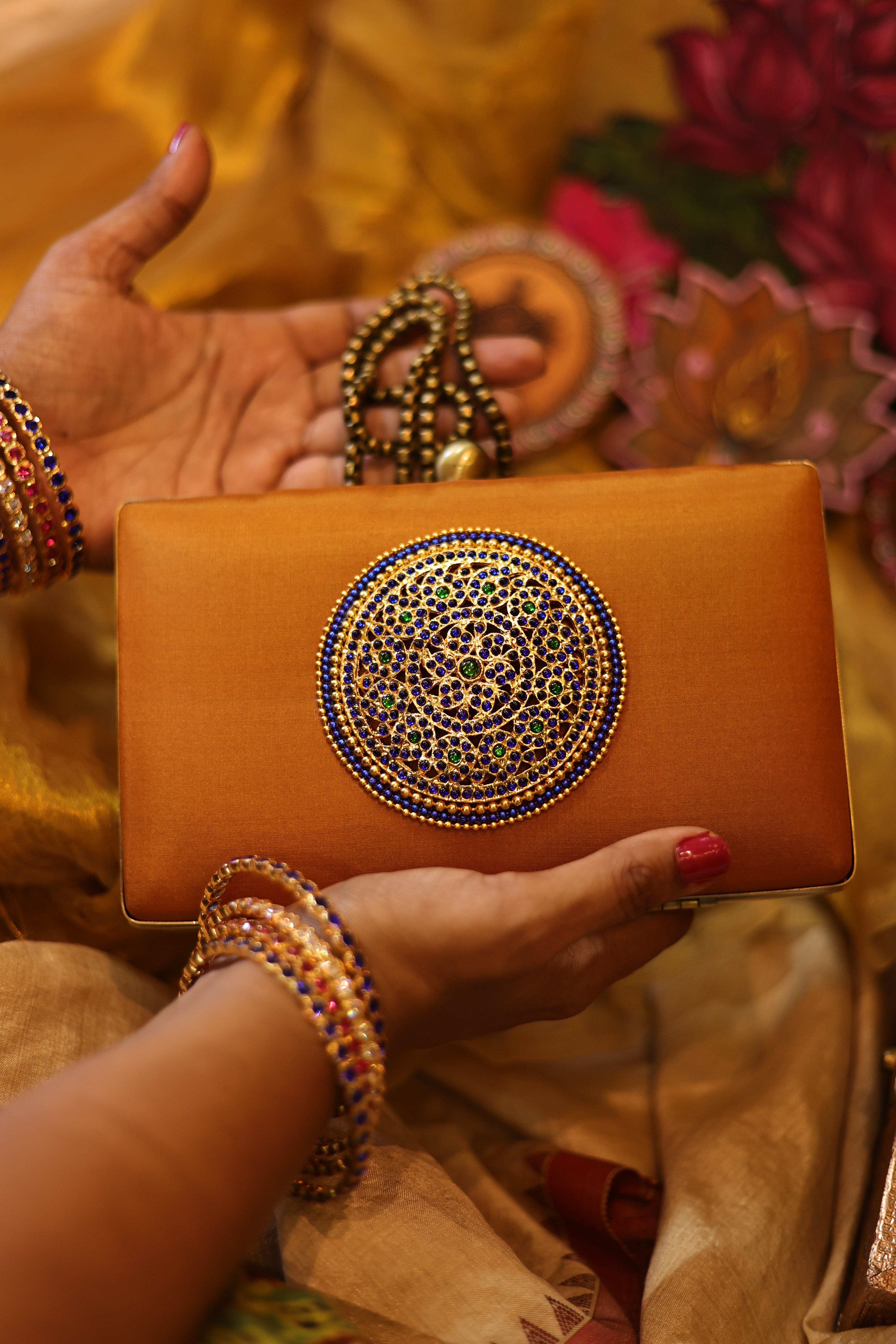 Burnt orange rakudi