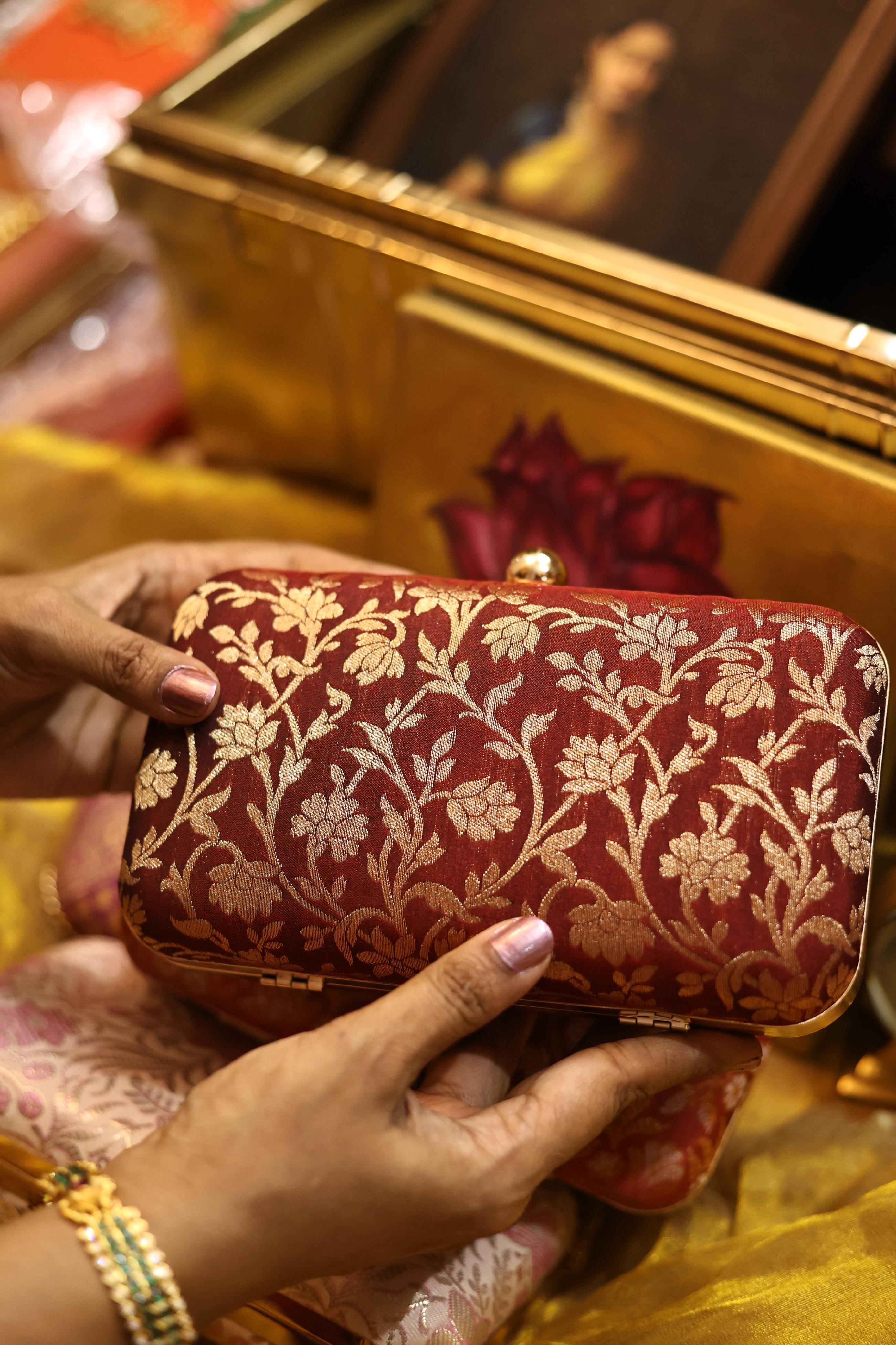 Maroon creeper  clutch