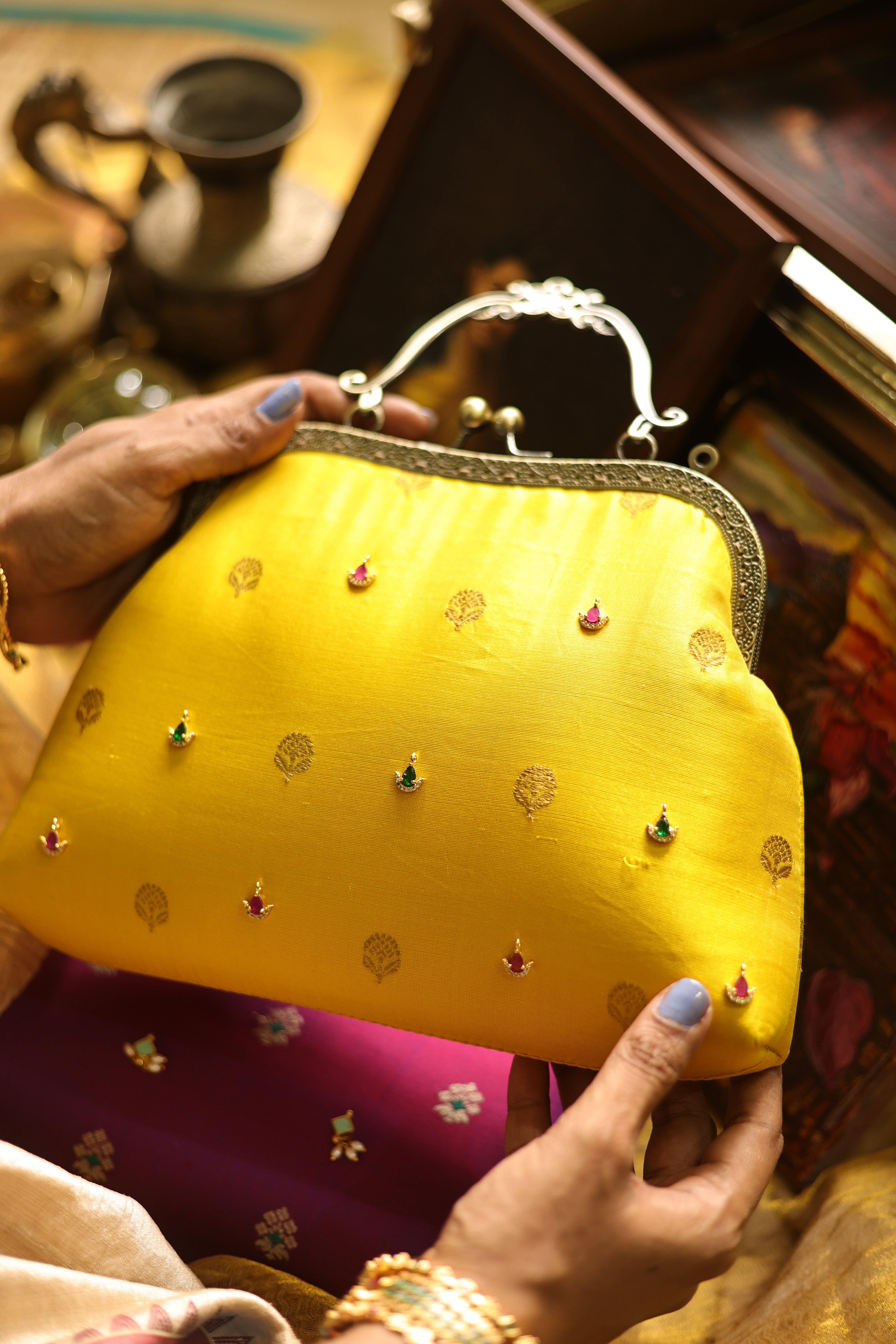 Poosu manjal bling