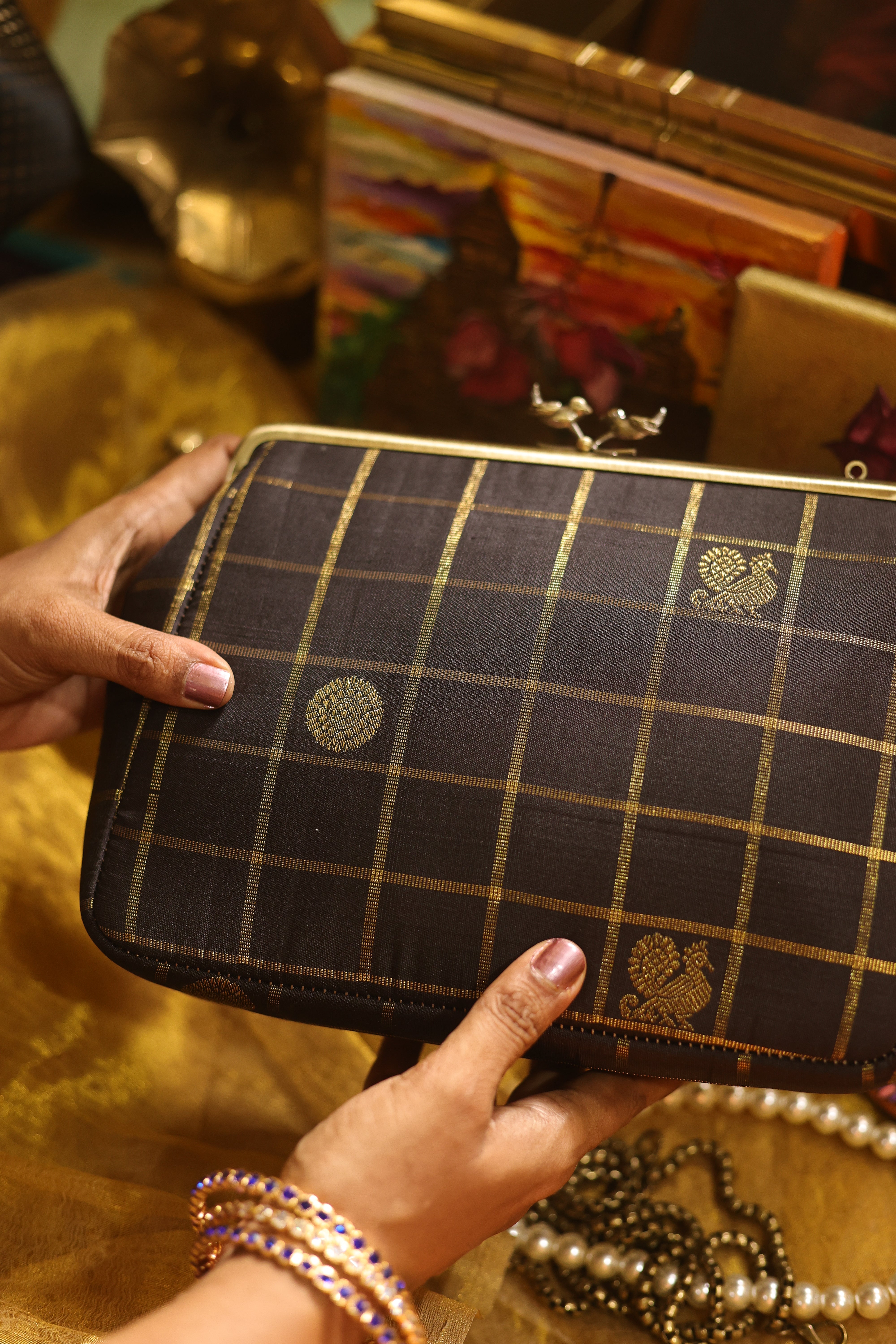 The annam chakram dark brown