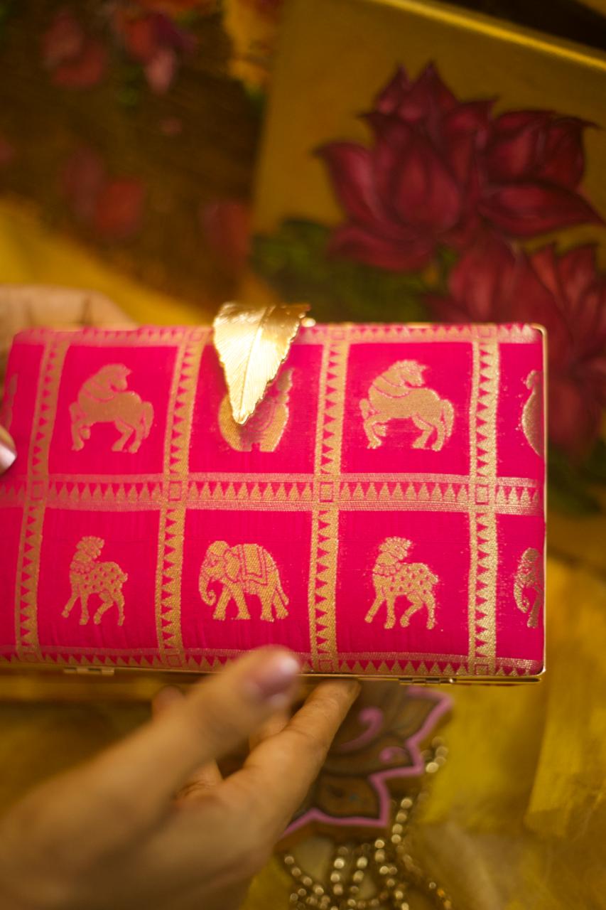 Hot pink vana mruga